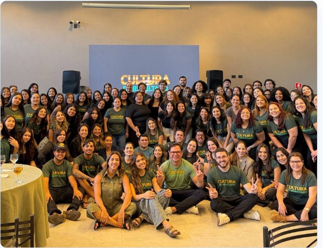 Equipe do escritório Cleyton Baeve Advogado & Associados reunida em Campo Grande